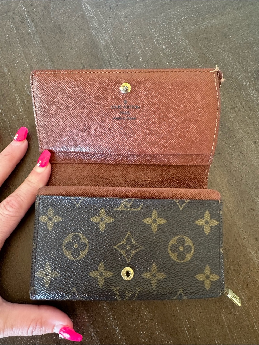 Louis Vuitton Vintage Porte-Monnaie Tresor Wallet
**Price is firm*** - Picture 11 of 16